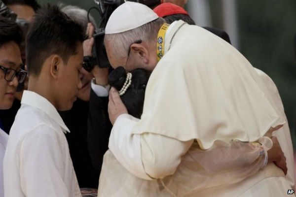 Paus Fransiskus: Dunia Perlu Belajar Menangis