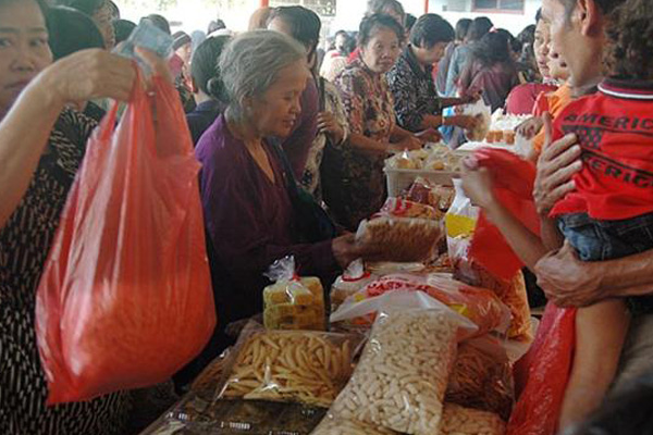 GBI Bojongsari Adakan Bazar Murah