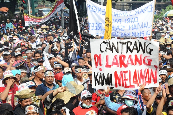 Ribuan Nelayan Unjuk Rasa Menentang Peraturan Menteri KKP