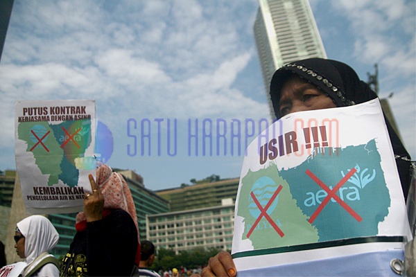 Aksi Tolak Swastanisasi Air Jakarta
