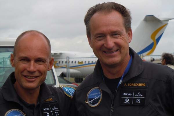 Pilot Solar Impulse 2 Serukan Lingkungan Masa Depan Bersih
