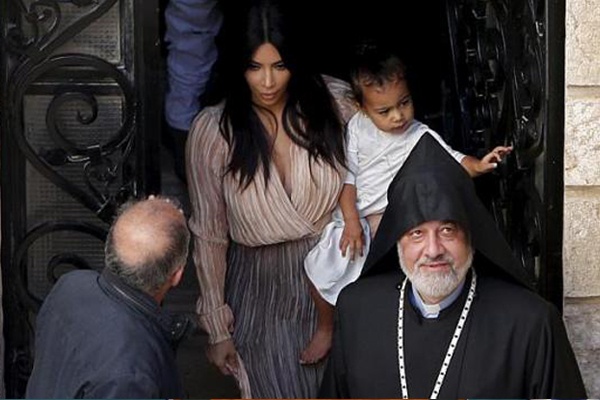 Putri Kim Kardashian Dibaptis di Yerusalem