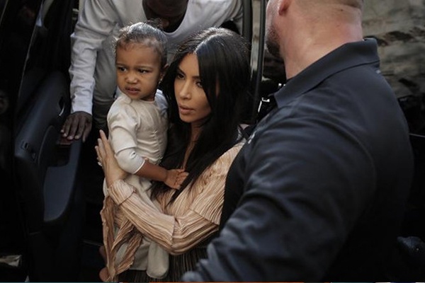 Putri Kim Kardashian Dibaptis di Yerusalem