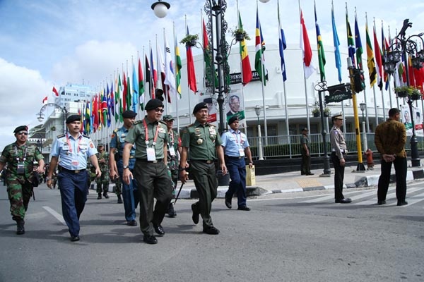 2.412 Personel TNI Amankan KAA di Bandung
