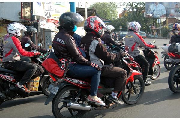 Arus Balik H+4 Lebaran Sepeda Motor Padati Kota Cirebon