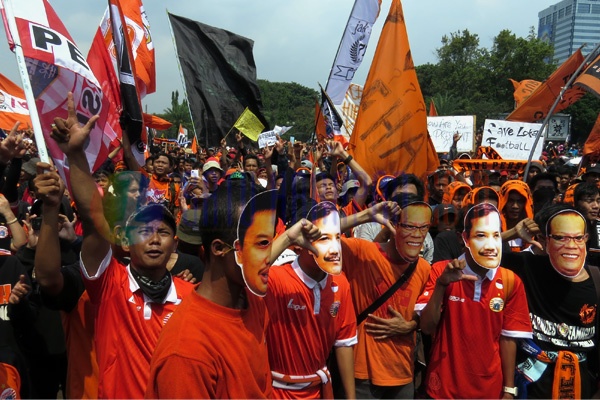 Ribuan Jak Mania Gelar Aksi di Seberang Istana Negara
