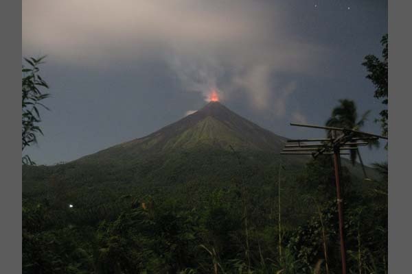 Gunung Karangetang di Sulut Meletus, 454 Mengungsi 