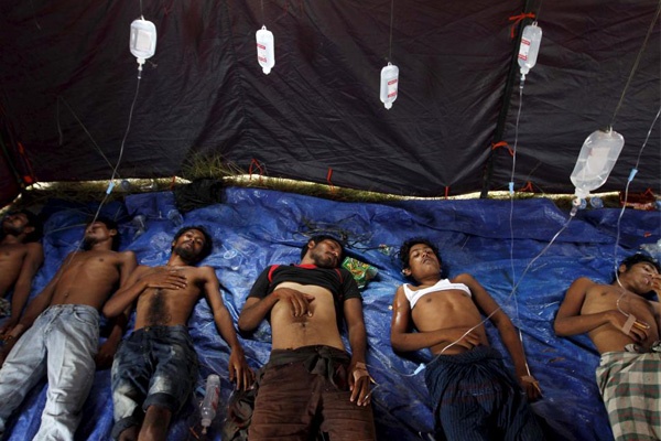 Pengungsi Terdampar di Laut Aceh