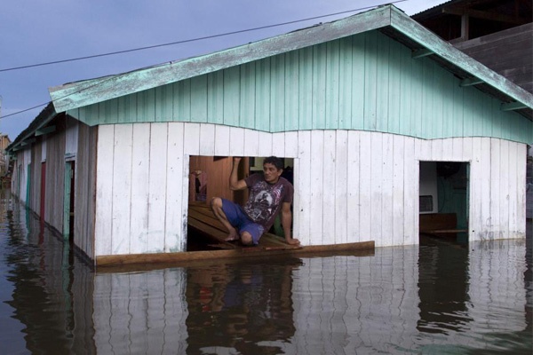 Sungai Amazon Meluap Mengakibatkan Banjir
