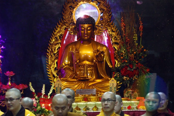 Ribuan Umat Buddha Peringati Waisak di Wihara Ekayana Arama