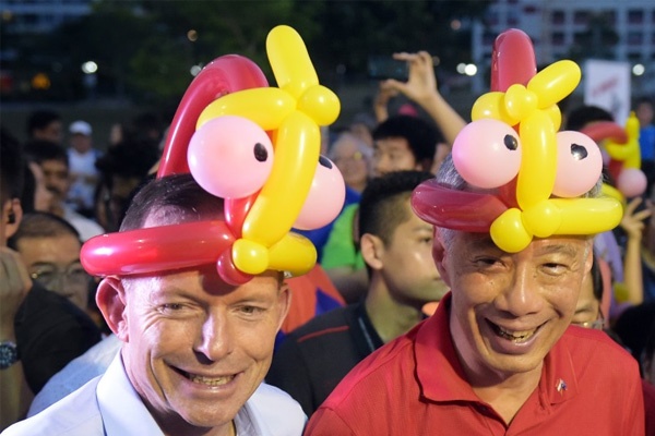 Abbott dan PM Singapura Barbekyu Bersama