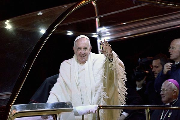 Paus Fransiskus Minum Teh Daun Koka di Bolivia