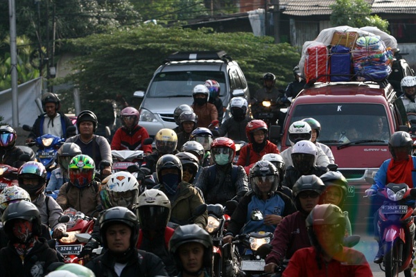 Ribuan Pemudik Sepeda Motor Padati Jalur Kalimalang