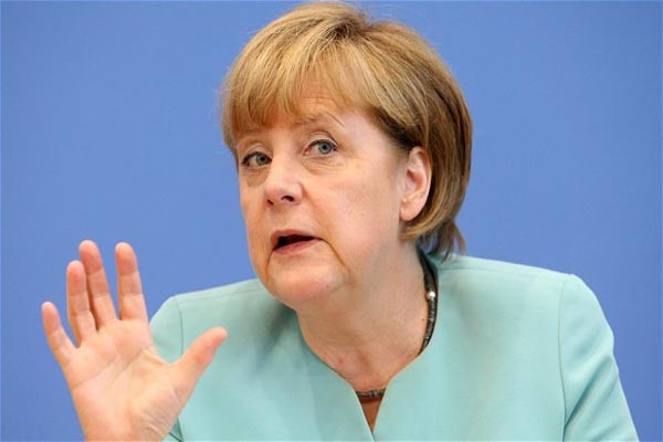 “Angela Merkel” Bintangi Iklan Majalah Lesbian?