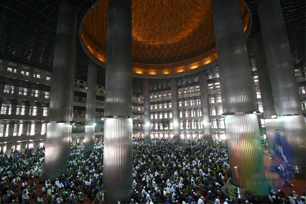 Ribuan Umat Islam Gelar Dzikir Bersama di Jakarta