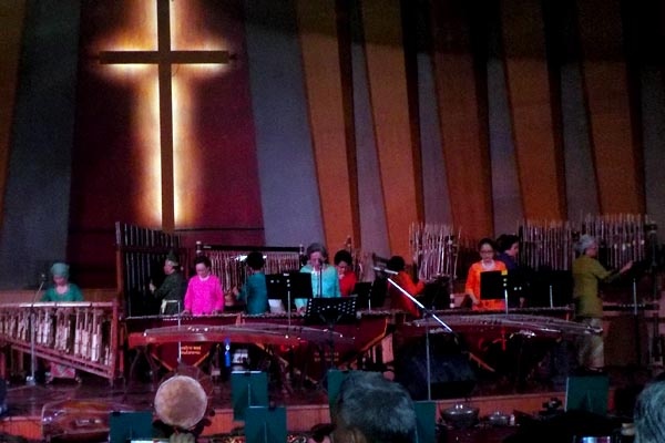 Yamuger Gelar Konser Musik Gereja Diiringi Musik Tradisional