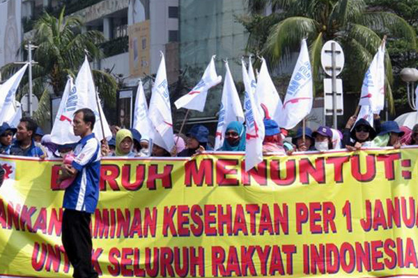 Puluhan Ribu Buruh Berdatangan ke Jakarta Tuntut Kenaikan Upah