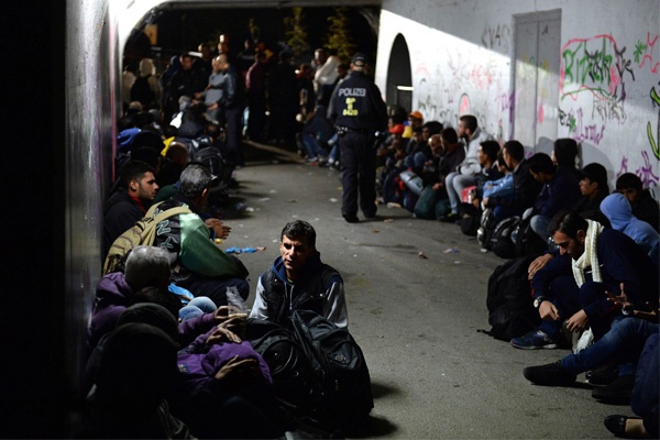 Hungaria dan Austria Bahas Krisis Gelombang Imigran 