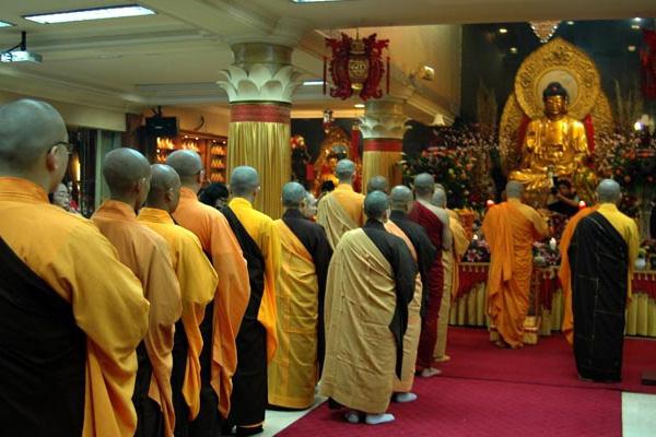8000 Umat Budha Rayakan Waisak