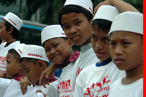 Anak-anak Yatim piatu Mizan Amanah Rayakan Hari Anak Sedunia di Bunderan Selamat Datang