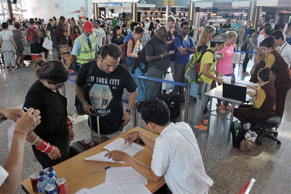 Bandara Ngurah Rai masih Lumpuh Pasca Erupsi Gunung Barujari
