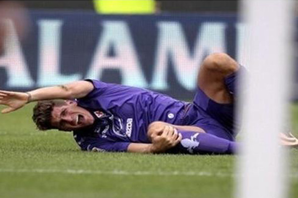 Cedera Lutut Mario Gomez Pengaruhi Fiorentina, Hanya Imbang 1-1 Lawan Cagliari