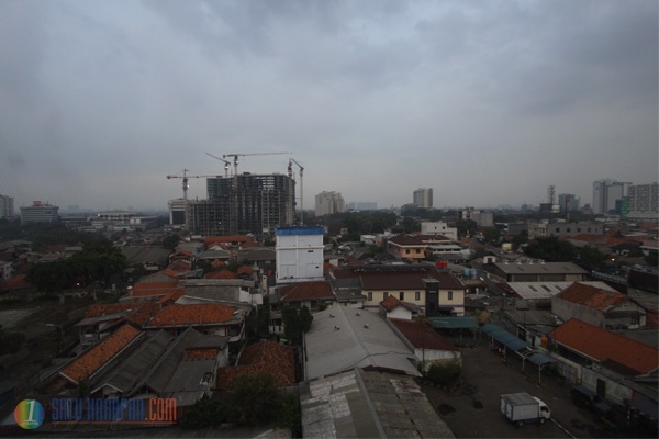 Mendung Menyelimuti, Jakarta Berpotensi Diguyur Hujan