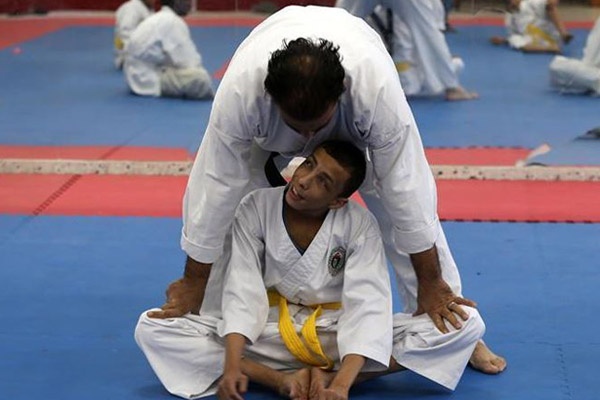 Para Remaja Tunanetra Palestina Giat Berlatih Karate 