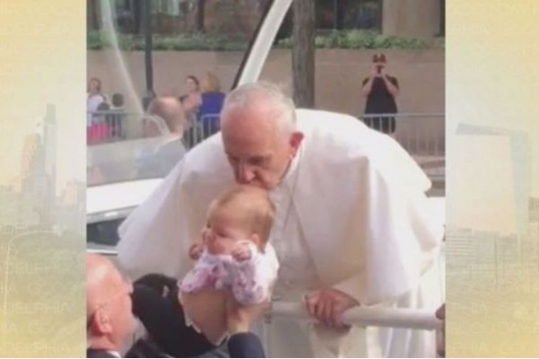 Anak Ini Sembuh dari Tumor Otak Setelah Paus Fransiskus Menciumnya