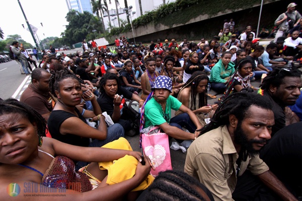 Ratusan Mahasiswa Papua Barat Demo Minta Kebebasan