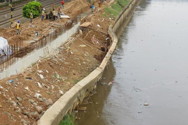 Perbaikan Tanggul Jebol di Ciliwung Masih Terus Dikerjakan