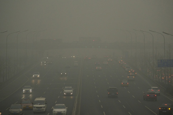 Darurat Polusi, Tiongkok Larang Mobil Pribadi Beroperasi