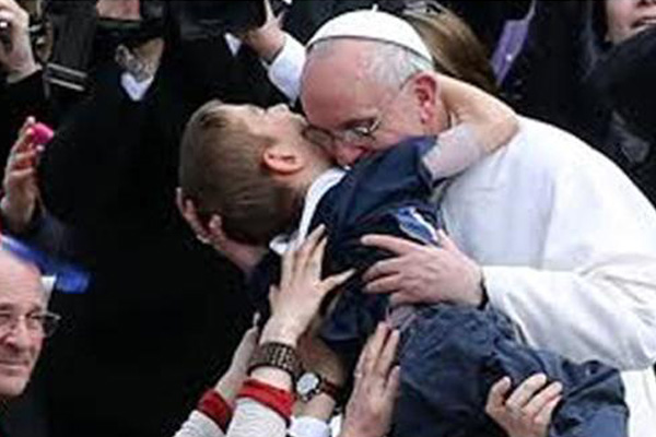 Paus Fransiscus Pimpin Misa Paskah