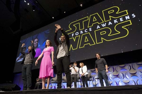 Penggemar Star Wars Padati Bioskop Los Angeles