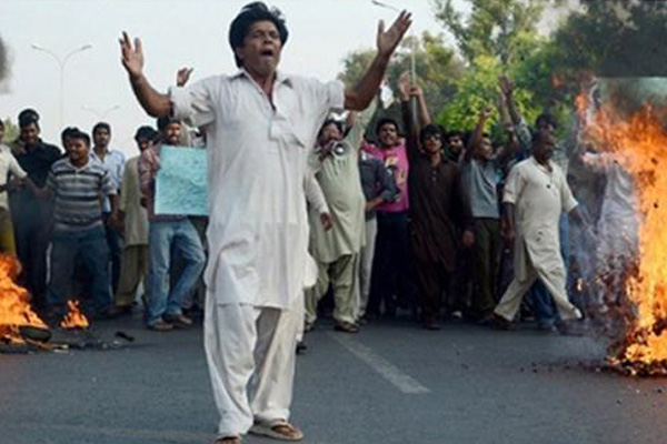 Warga Kristen Pakistan Protes Penyerangan Gereja 