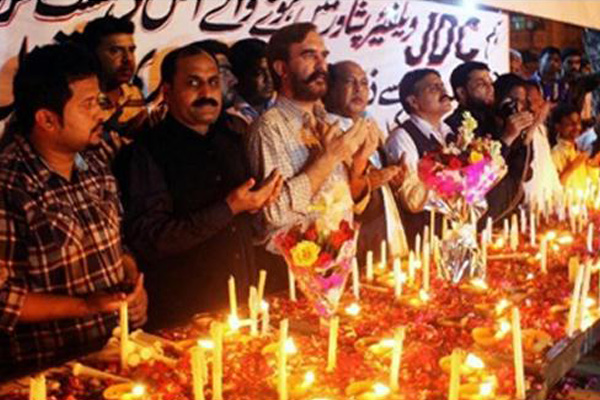 Warga Kristen Pakistan Protes Penyerangan Gereja 
