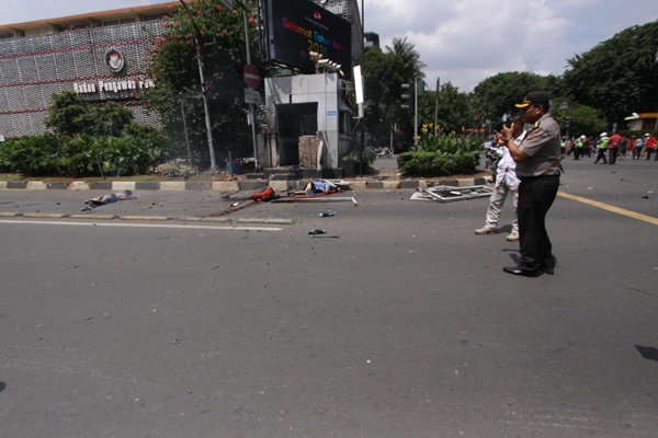 Jalan Thamrin Mencekam Pasca Bom Sarinah