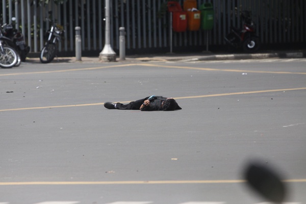 Jalan Thamrin Mencekam Pasca Bom Sarinah