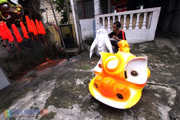 Jelang Imlek Pengrajin Barongsai Ramai Pesanan