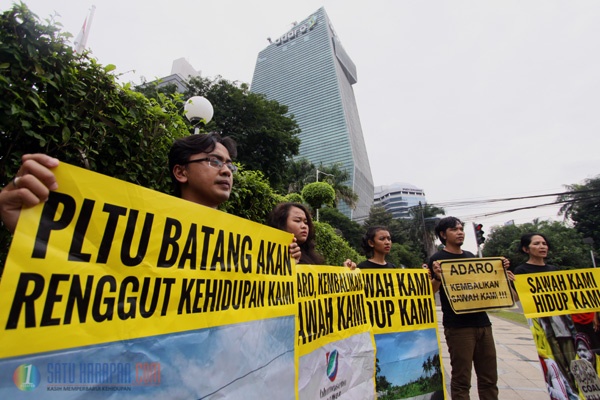 Greenpeace dan Warga Gelar Aksi Protes PLTU Batubara Batang