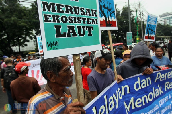 Puluhan Nelayan Demo Kantor DPRD Jakarta