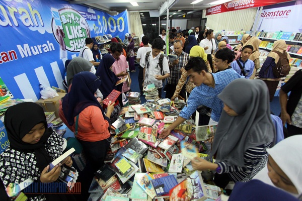 Ribuan Pengunjung Padati Islamic Book Fair di Istora Senayan