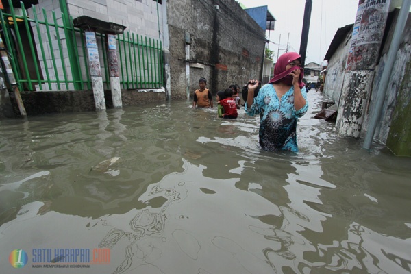 Banjir 1 Meter Rendam Permukiman Rawa Buaya