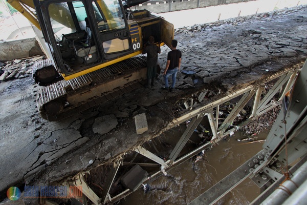 Jembatan Kalibata Dibongkar akibat Sampah sering Menumpuk