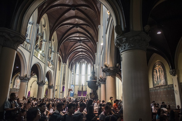 Ribuan Umat Katolik Ikuti Prosesi Jalan Salib di Berbagai Daerah