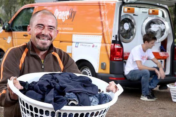 Pemuda Australia Sediakan Jasa Cuci Gratis Bagi Tunawisma