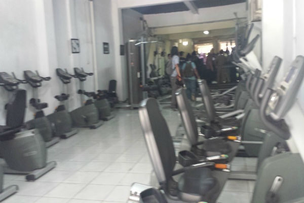 Wagub Heran Lihat Alat Fitness Lengkap di SMAN 2