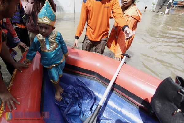 Meski Banjir, Anak-anak PAUD Terpadu Peringati Hari Kartini