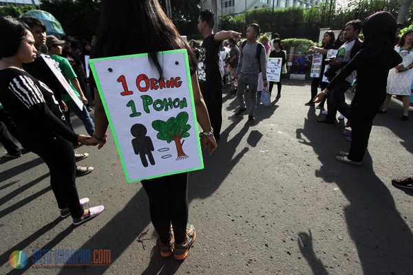 Murid-murid SMA Tangerang Kampanyekan Hari Bumi