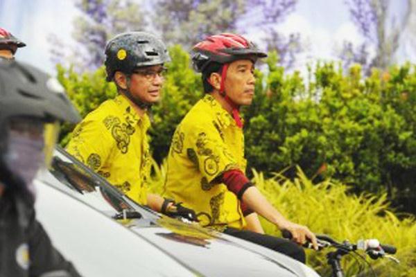 Joko Widodo Kampanye Bersepeda ke Sekolah